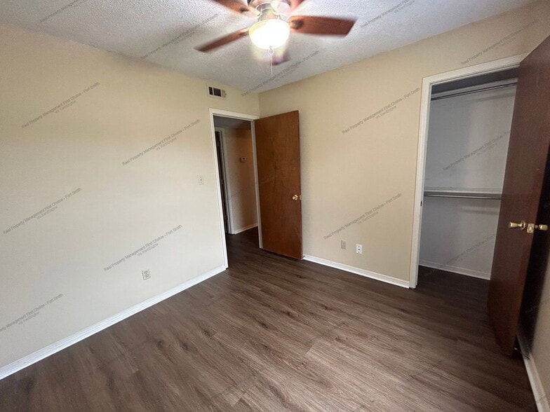 Building Photo - 1413 Grand Oak Dr