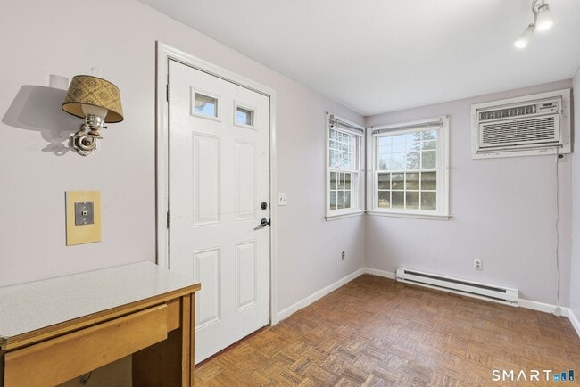 Building Photo - 44 E Cedar St