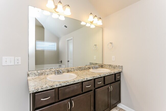 Building Photo - 461 Townsend Bend