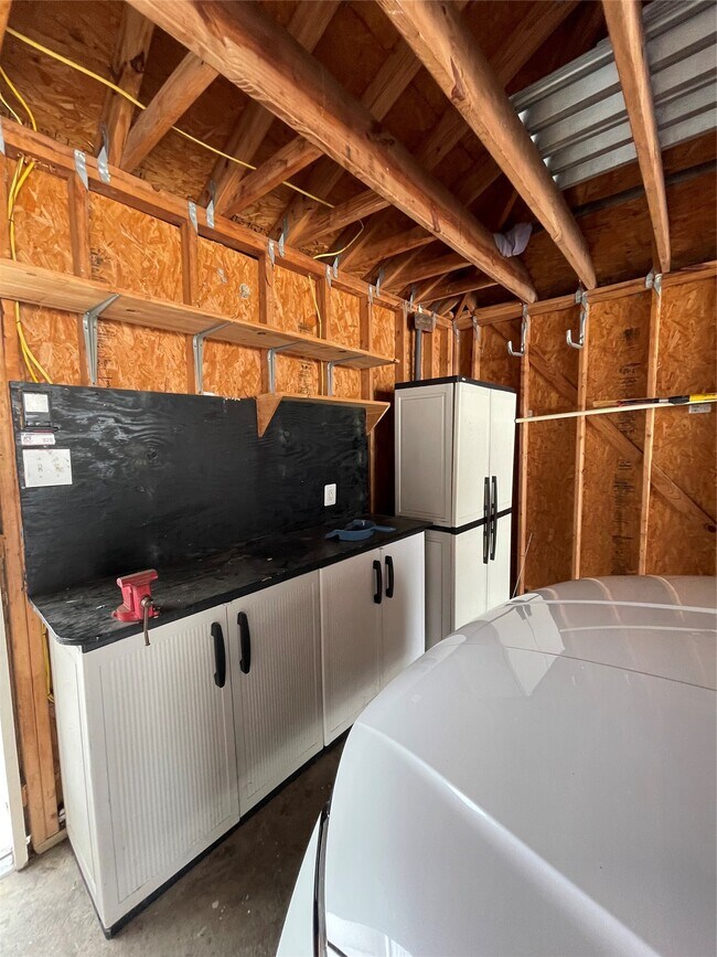 Building Photo - 2117 Kemah Village Dr