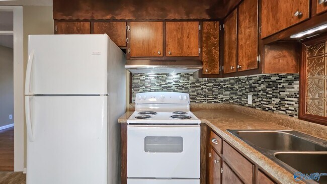 Building Photo - 712 Larry Dr