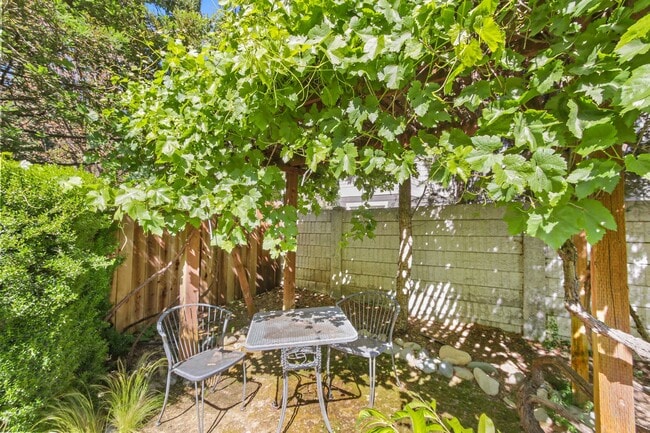 Building Photo - 3 Bedroom in Mace Ranch