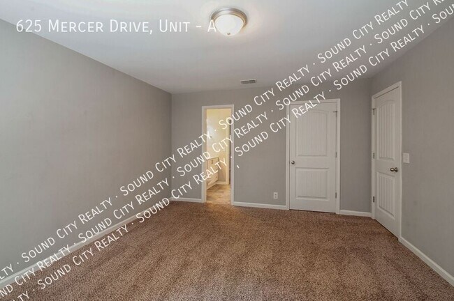 Building Photo - 625 Mercer Dr