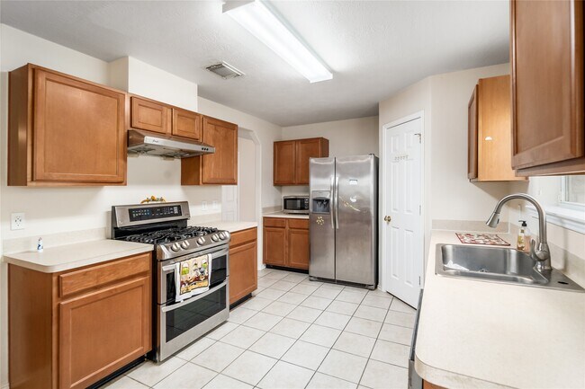 Building Photo - 18218 Thicket Grove Rd