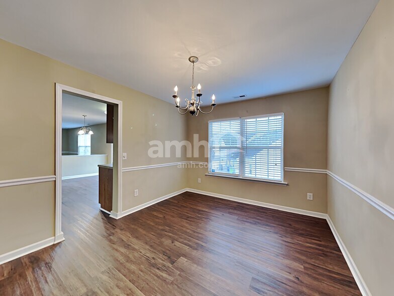 Building Photo - 5152 Chasteal Trl
