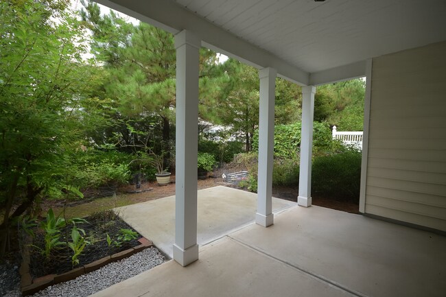 Building Photo - 542 Finnbar Dr