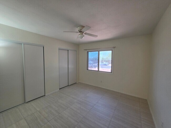 Building Photo - 1243 N Oleander St