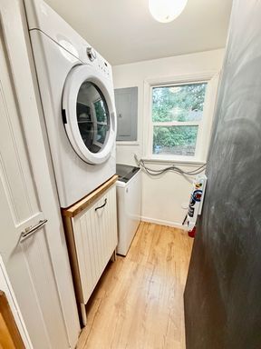 Building Photo - Great 2 bed home, fully fenced backyard in desirable Olympic Hills! Available Now!