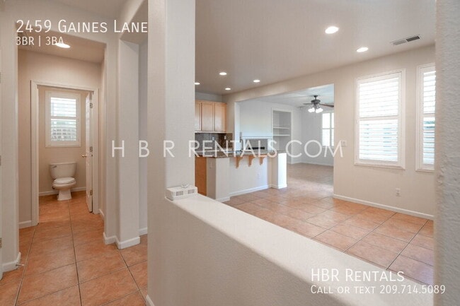 Building Photo - 2459 Gaines Ln