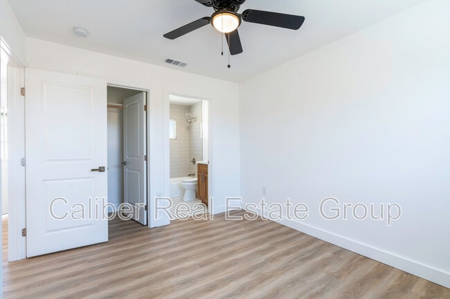 Building Photo - 478 N Pine St