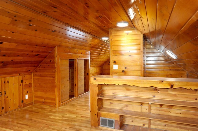 Building Photo - 1030 Veto St NW