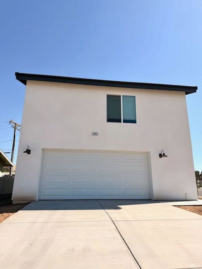 Building Photo - Live Oak Hesperia
