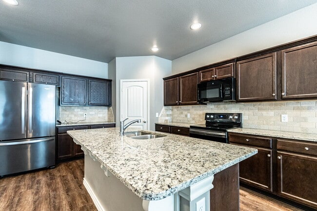 Building Photo - Outstanding 4 Bedroom Home in North Pointe!