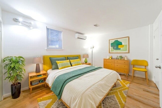 Building Photo - 236 Christopher Columbus Dr