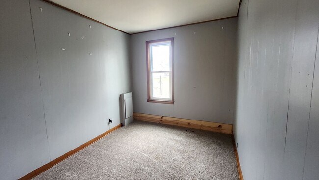Building Photo - 3 Bed 1 Bath Home with Garage