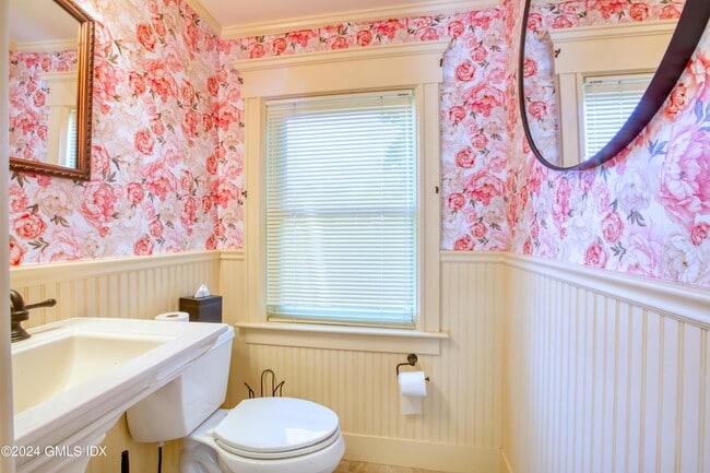 Building Photo - 27 Kirby St