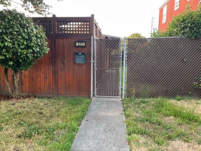 Building Photo - This pet-friendly home features a fenced y...