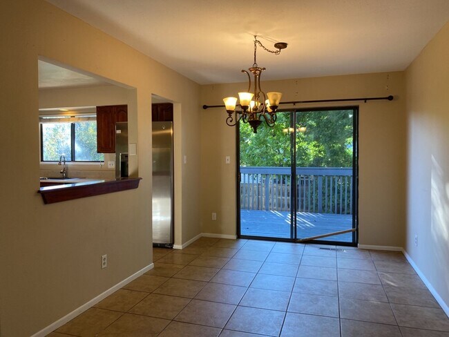 Building Photo - STUDENTS WELCOME! 5 Bedroom 3 Bathroom Bi-Level Single-Family Home in Midtown Fort Collins