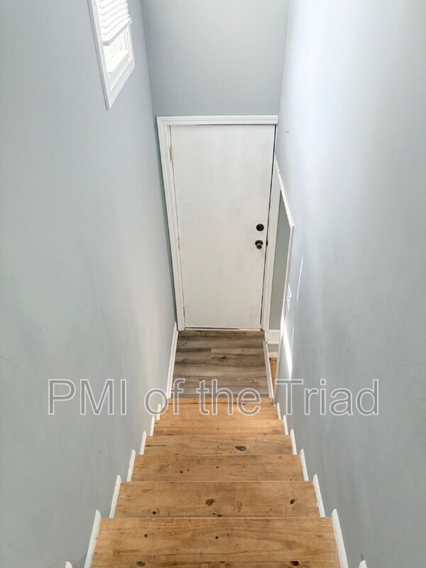 Building Photo - 2421 Daisy St