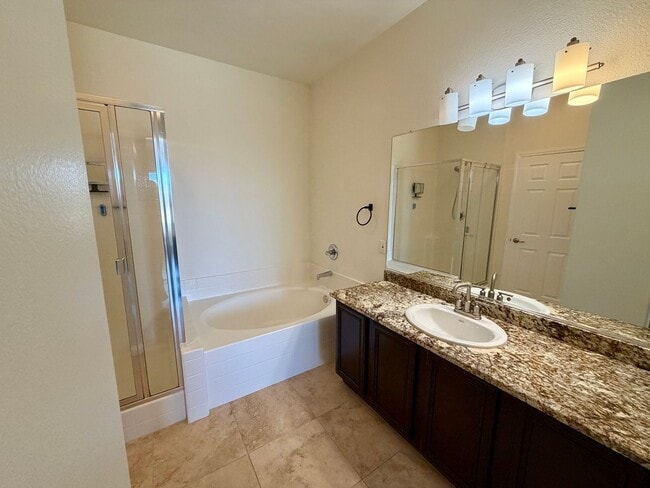 Building Photo - Close to shopping and easy access to Freeway!!!