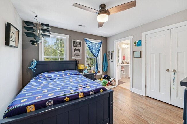 Building Photo - Luxury 5 Bed, 3.5 Bath Home on Large Lot !...