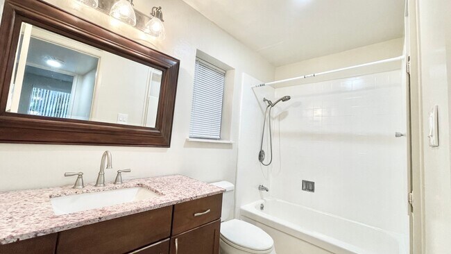 Building Photo - Alameda Apartments