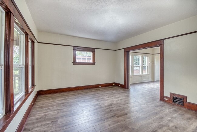 Building Photo - In the heart of Downtown Vancovuer