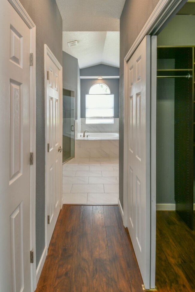 Building Photo - MOVE-IN READY 5 Bed 3.5 Bath Home in Daven...