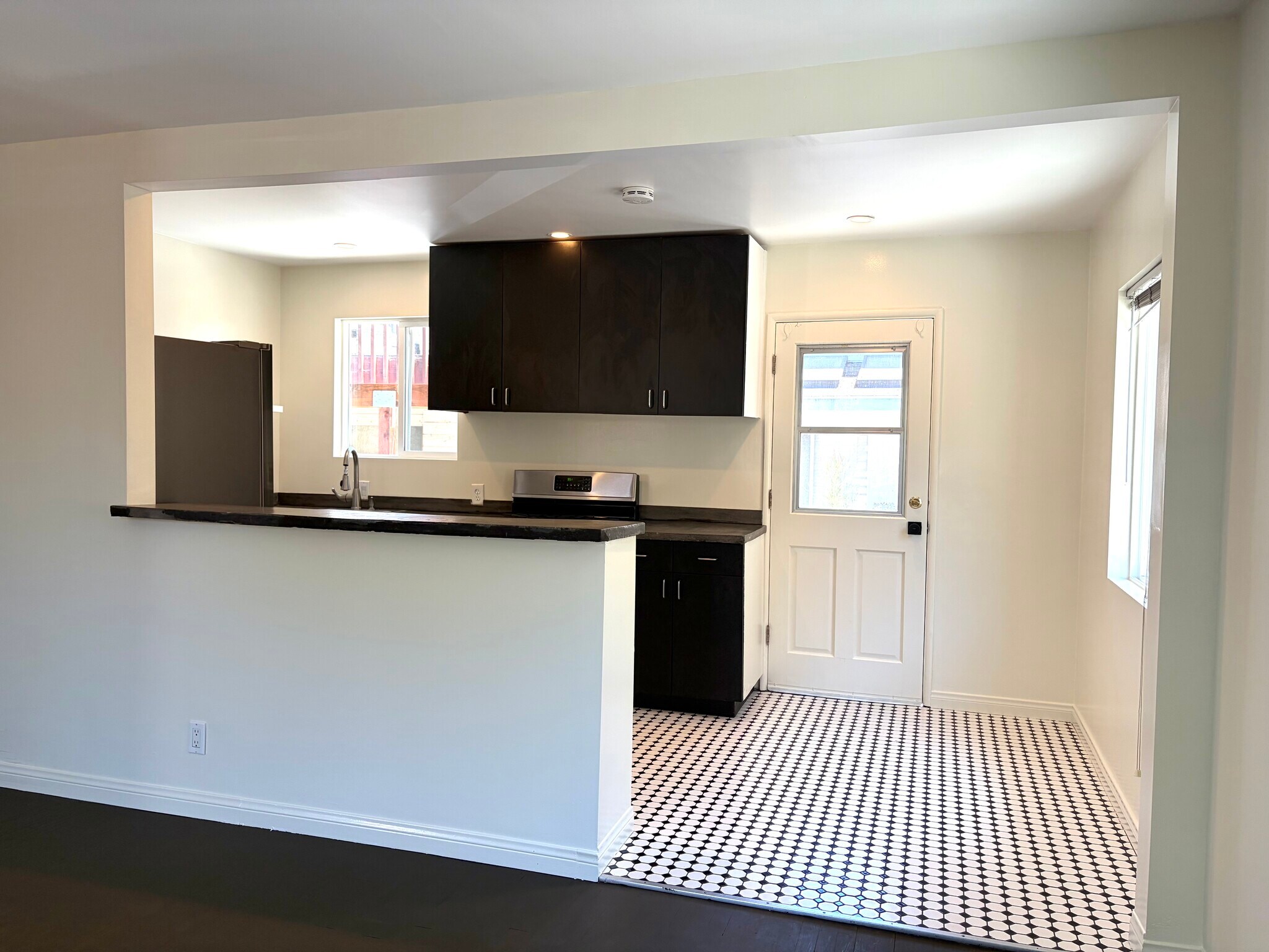 Building Photo - 2304 Voorhees Ave