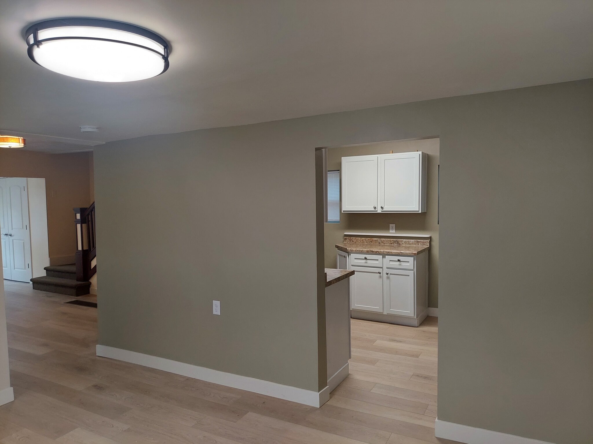 Building Photo - 806 N State St