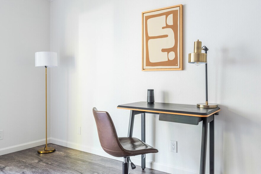 Building Photo - 141 Wellesley Cres