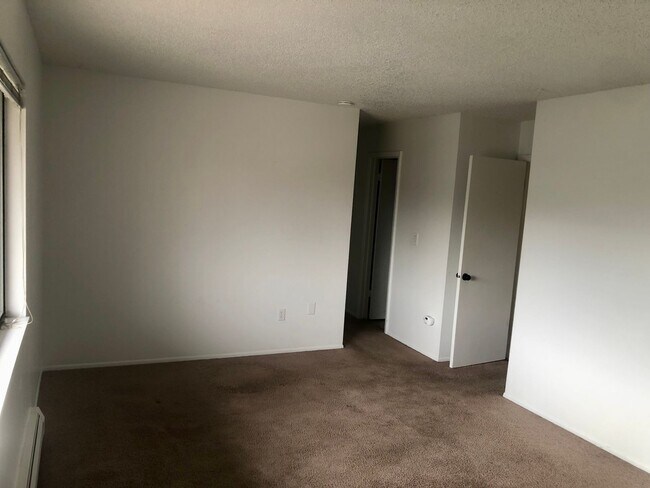 Building Photo - Affordable 3 Bed 2 Bath Condo, Attached Garage, on Quiet Street in Lafayette