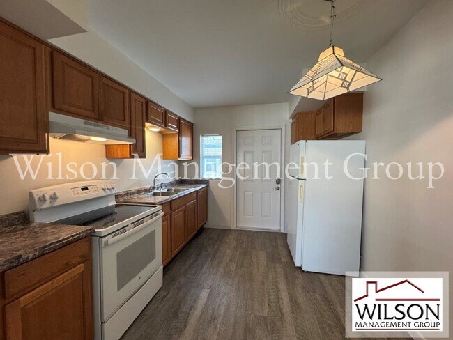 Building Photo - 206 E Yale St