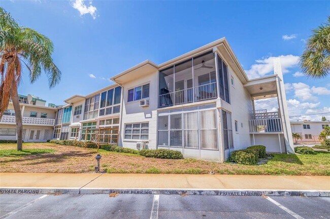 Building Photo - 7050 Sunset Way