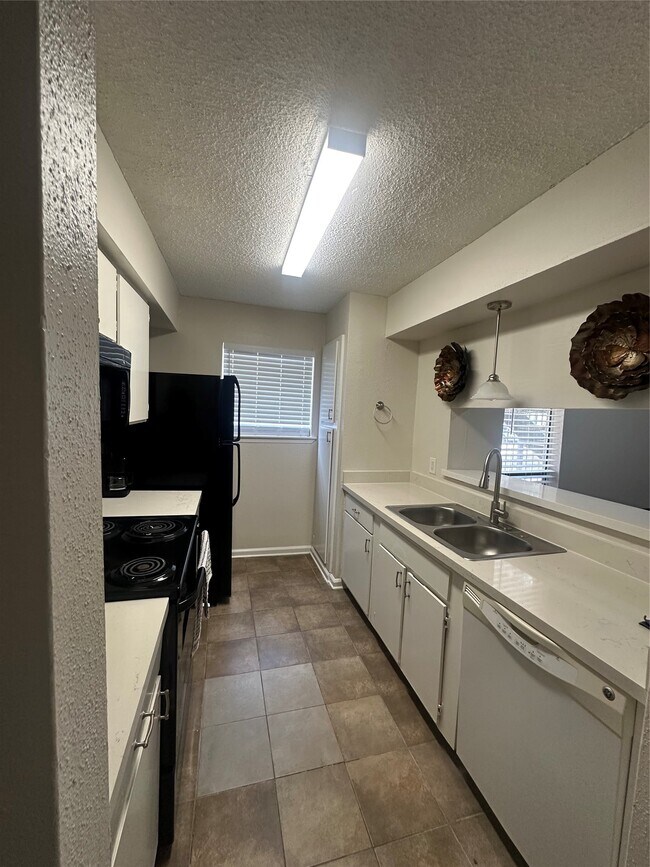 Building Photo - 6601 Sands Point Dr