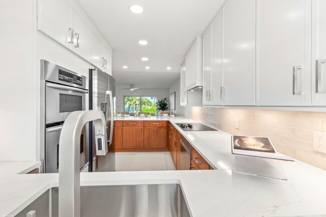 Building Photo - 1030 Sugar Sands Blvd