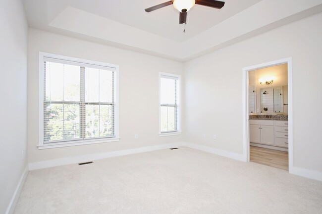 Building Photo - Beautiful Light-Filled Avinity Townhome