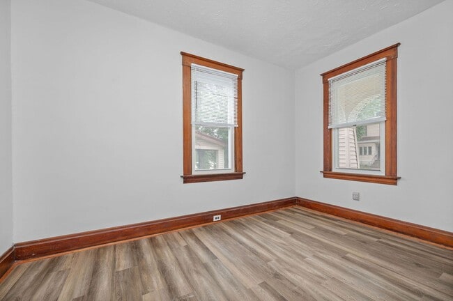 Building Photo - CHEVIOT- Charming 3 bedroom 1.5 bath