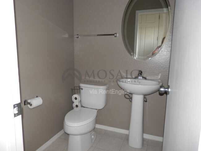 Building Photo - 1139 E Vermont Dr