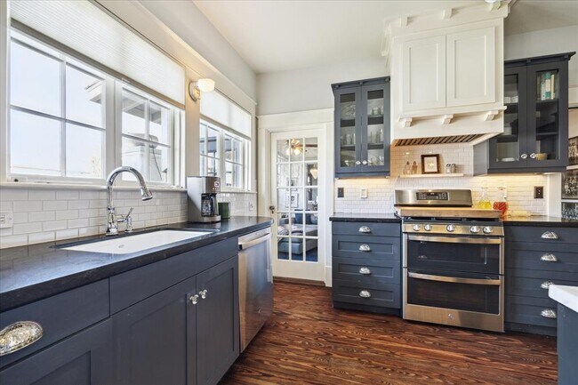 Building Photo - 3702 Audubon Pl