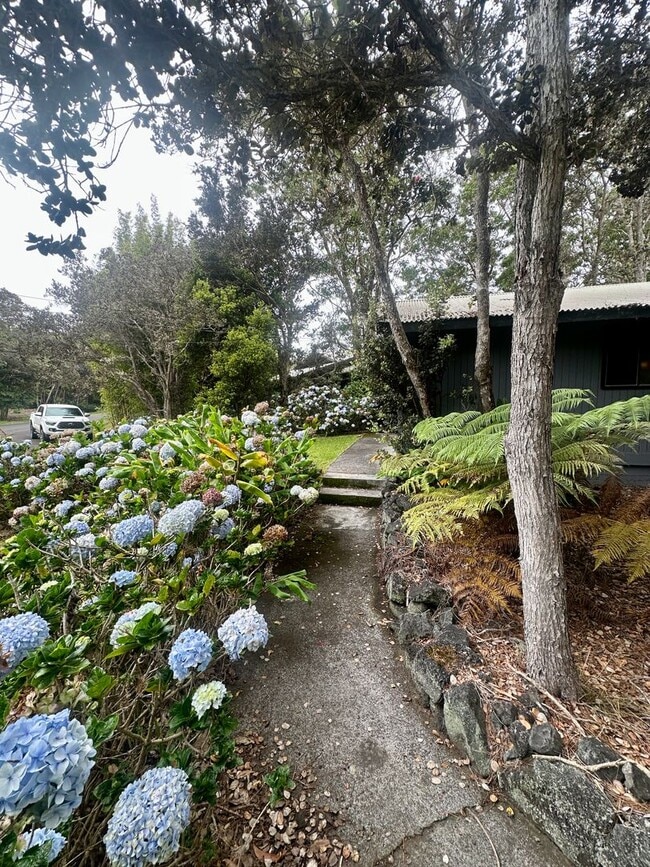 Building Photo - Volcano Golf Course - 3 Bedroom Home