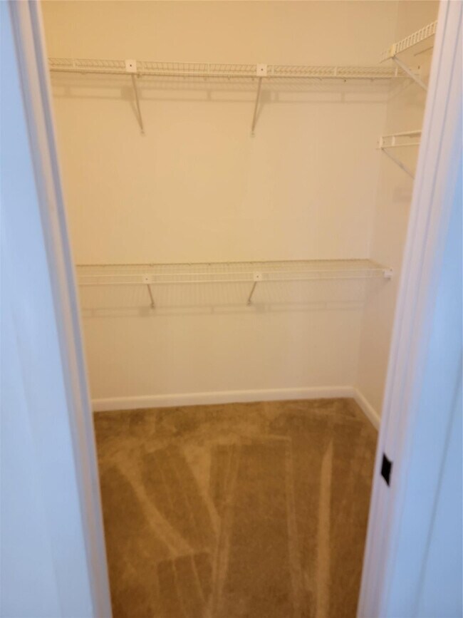 Building Photo - 1800 NE 39th Ct