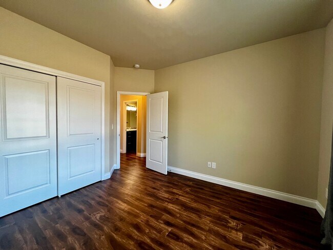 Building Photo - B606