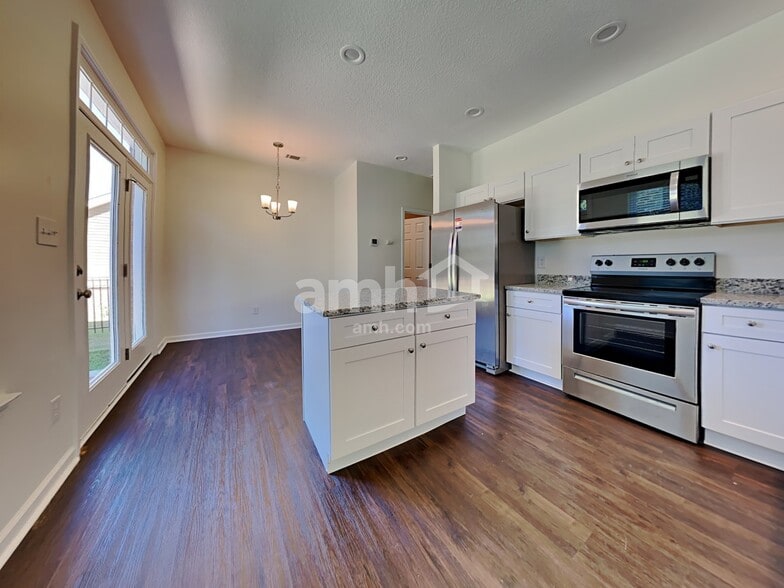 Building Photo - 105 Redrock Ct