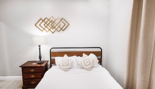 Building Photo - 1059 Gillespie Dr