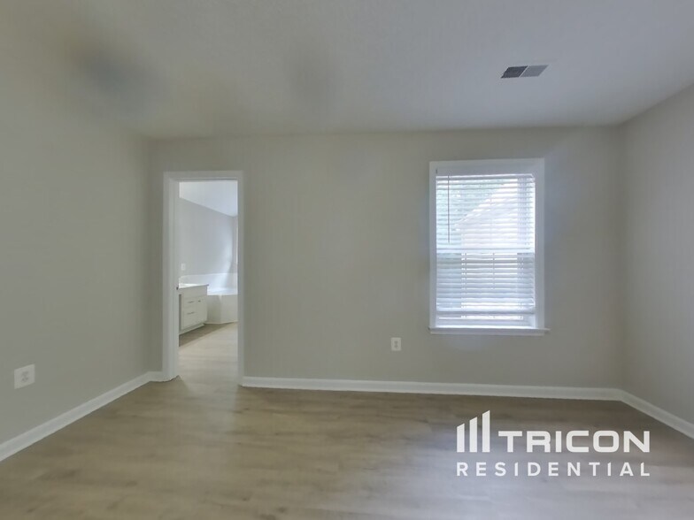 Building Photo - 8014 Bullfinch Pl