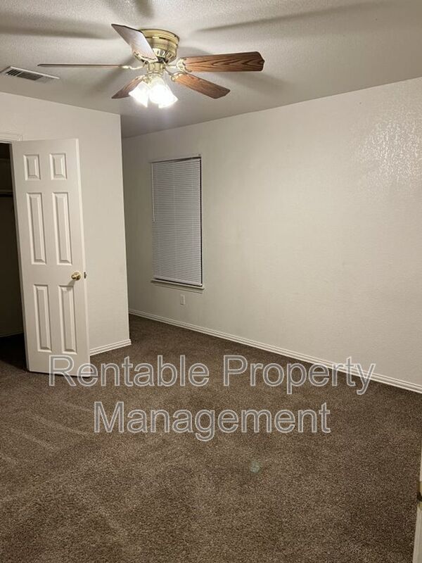 Building Photo - 1104 Turkey Creek Ct
