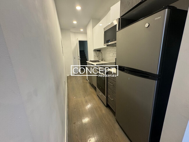 Building Photo - 44 Joy St