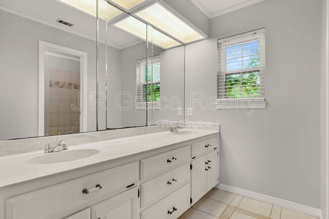 Building Photo - 1308 White River Dr