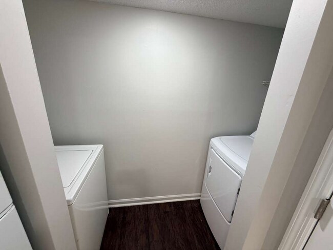 Building Photo - 2005 Greens Blvd